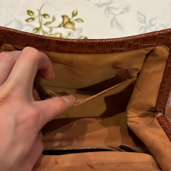 Elegant Brown Crocodile Leather Handbag - Picture 6 of 11